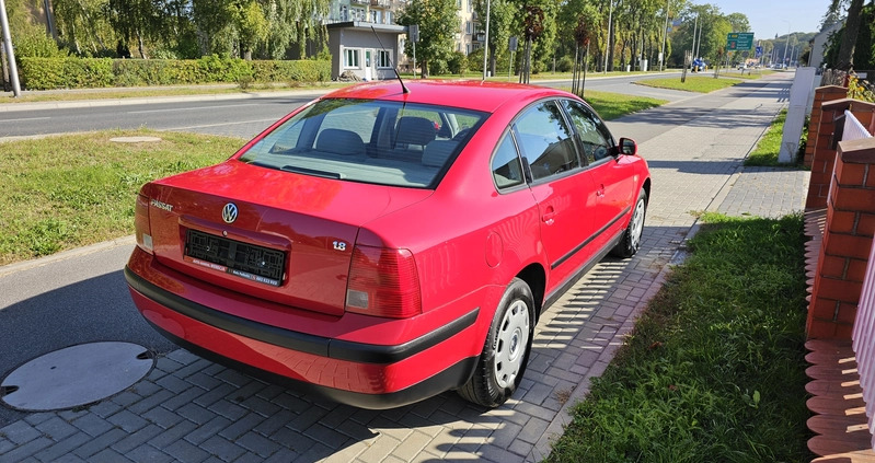 Volkswagen Passat cena 11700 przebieg: 180000, rok produkcji 1998 z Kępno małe 352